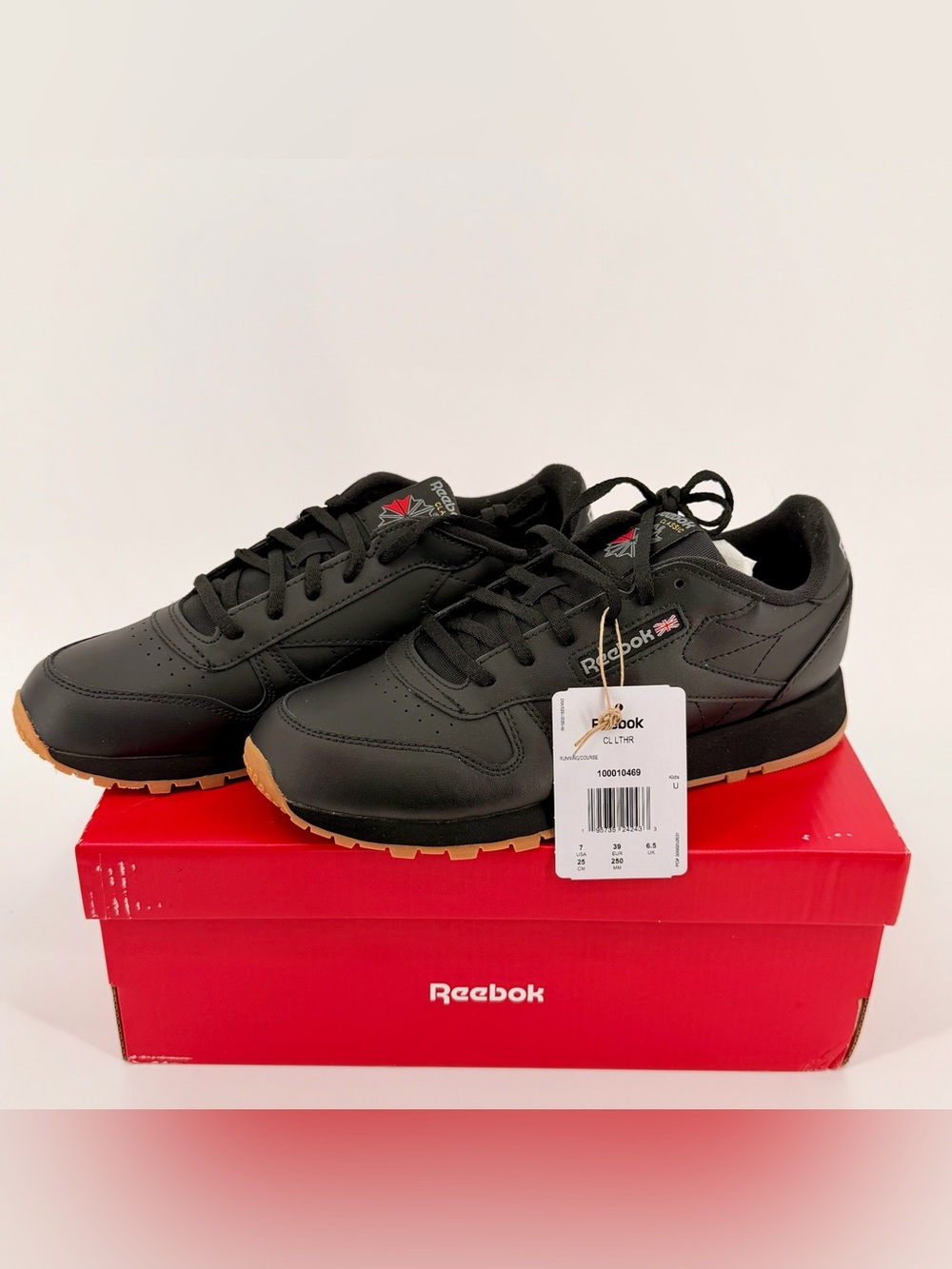 Reebok Classic Leather Kids 7 Black Gum Sneakers 100010469 NWT